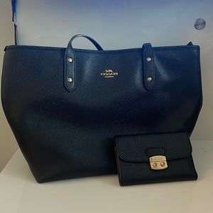 Coach tote with matching wallet good condition